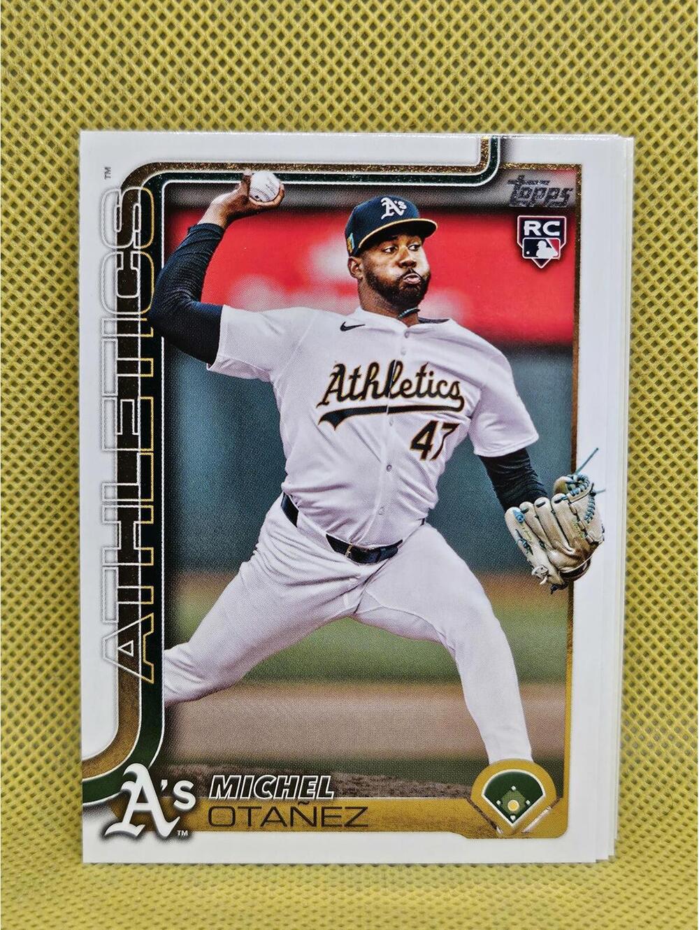2025 Topps Update #US95 - Luis Otanez - A's - Rookie Card - Picture 1 of 2